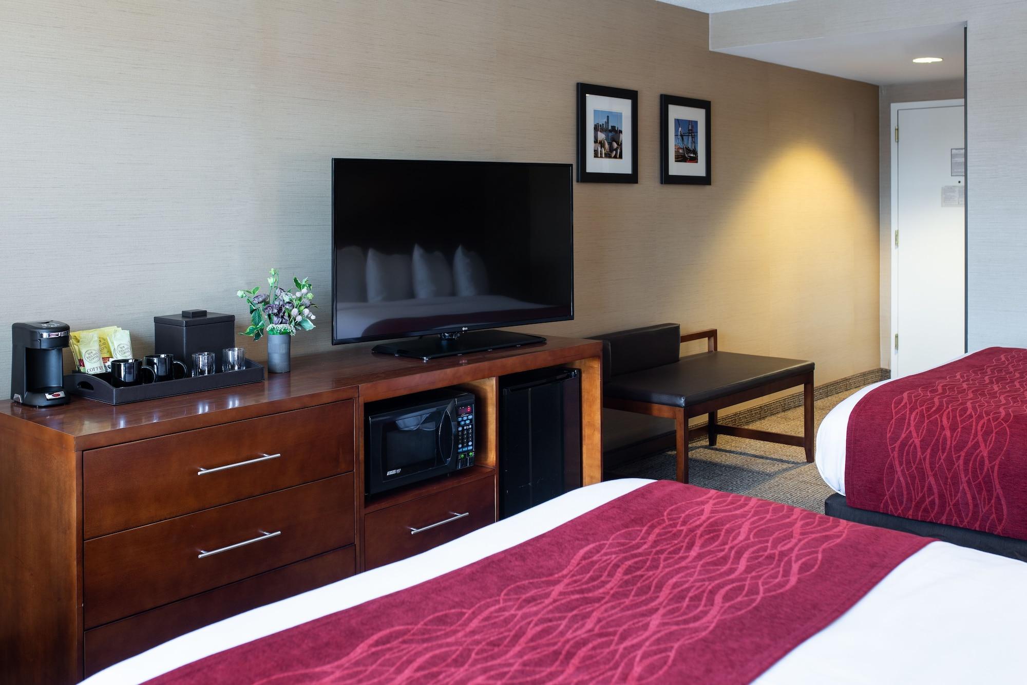Comfort Inn&Suites Logan International Airport Revere Bagian luar foto