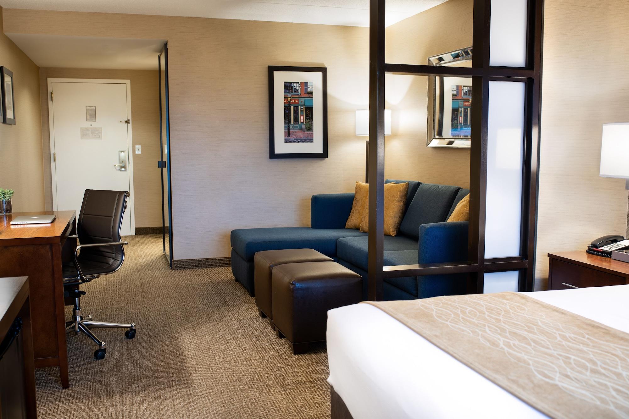 Comfort Inn&Suites Logan International Airport Revere Bagian luar foto