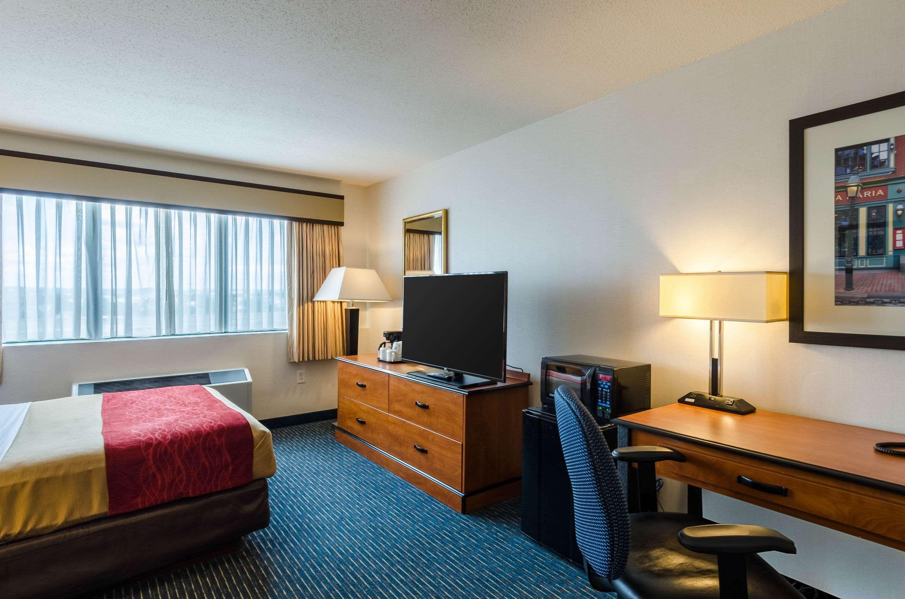 Comfort Inn&Suites Logan International Airport Revere Bagian luar foto