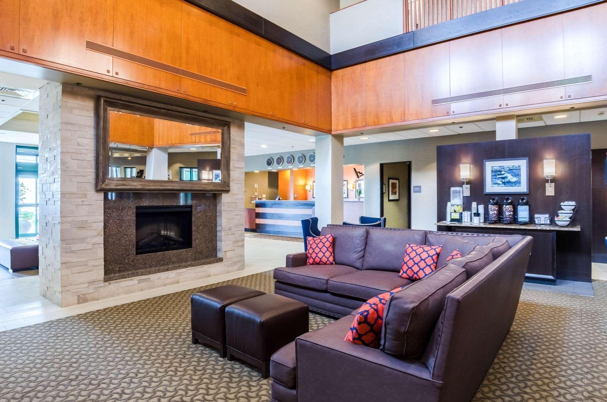 Comfort Inn&Suites Logan International Airport Revere Bagian luar foto