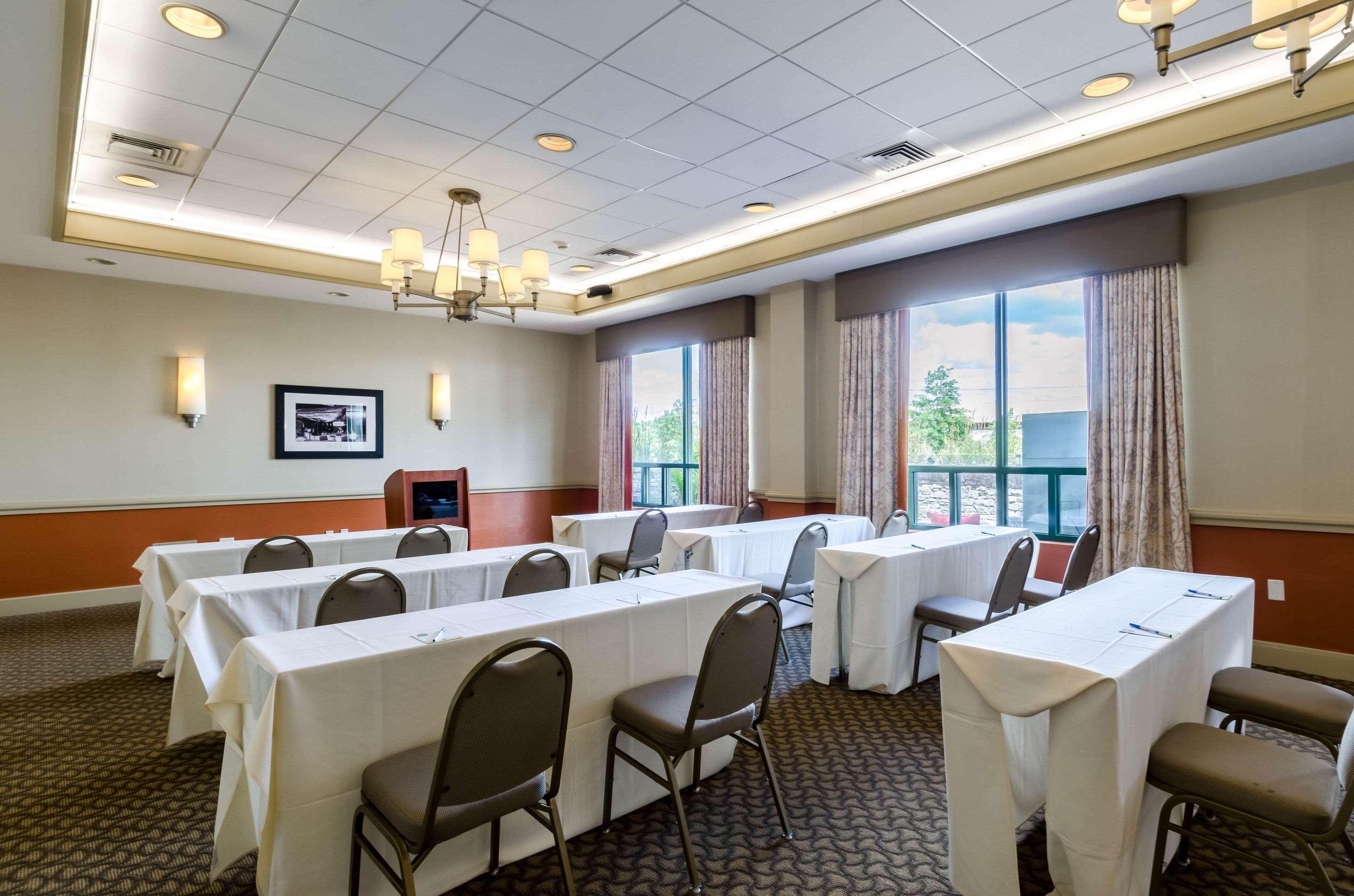 Comfort Inn&Suites Logan International Airport Revere Bagian luar foto