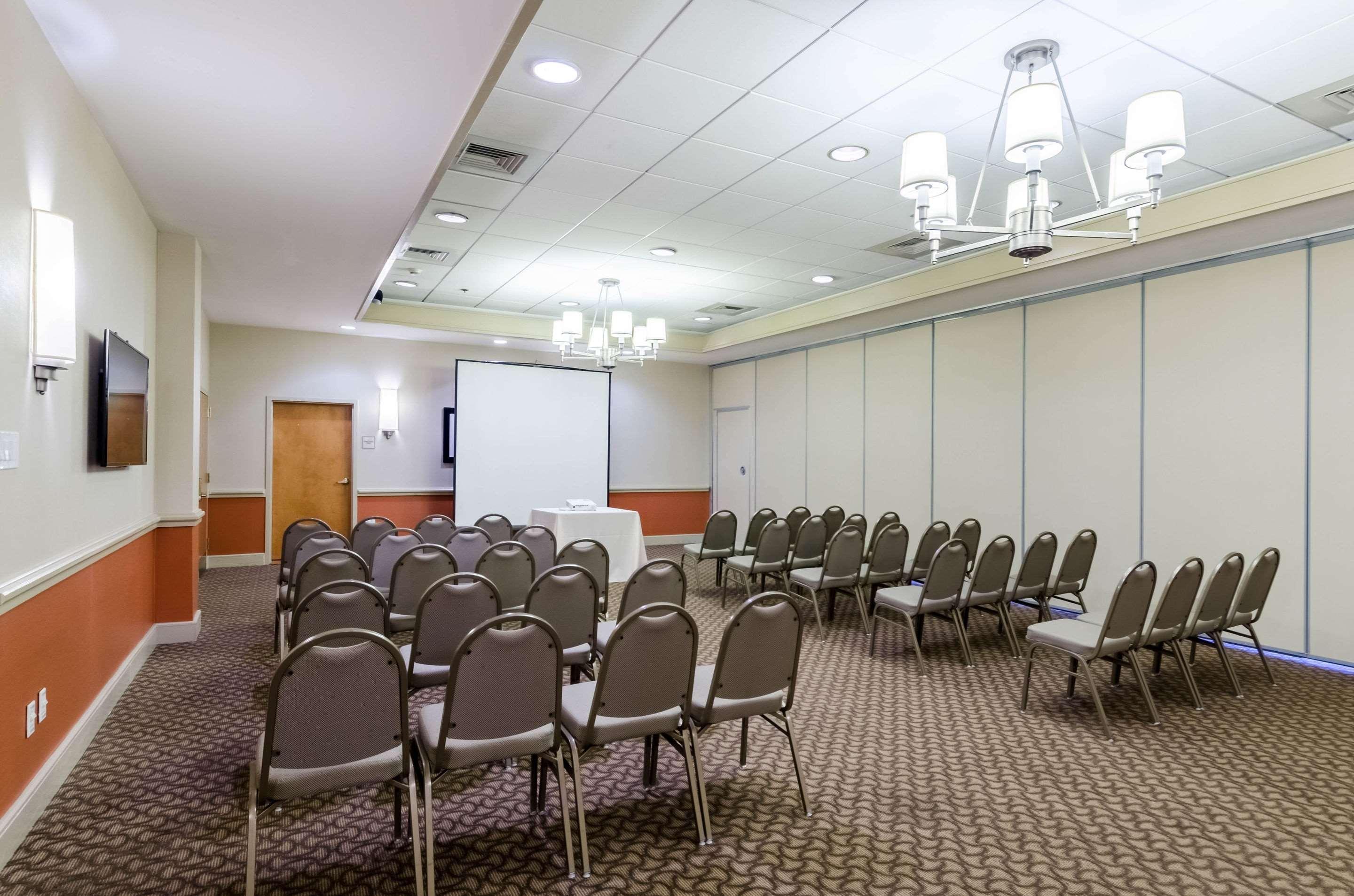 Comfort Inn&Suites Logan International Airport Revere Bagian luar foto