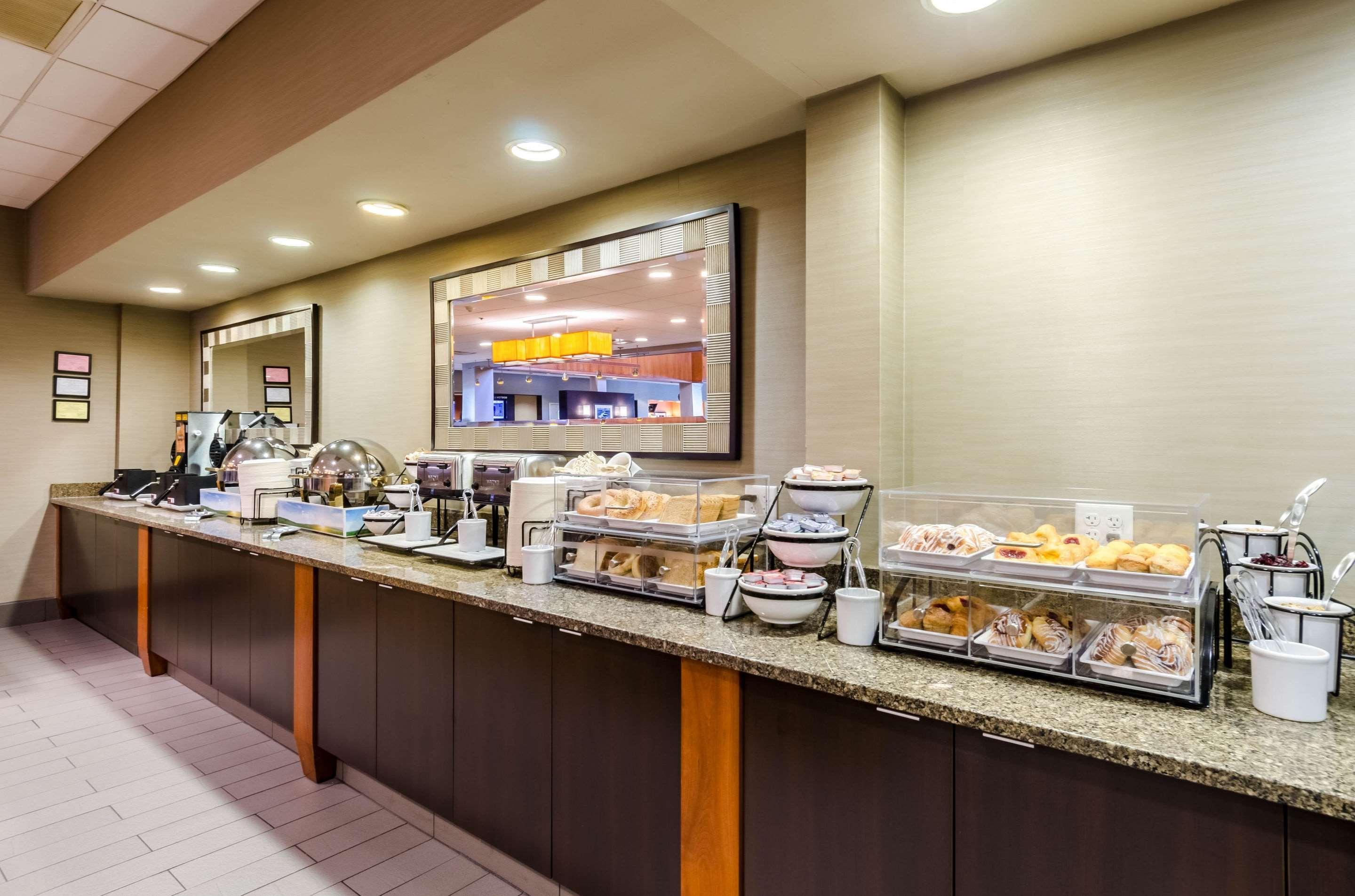 Comfort Inn&Suites Logan International Airport Revere Bagian luar foto