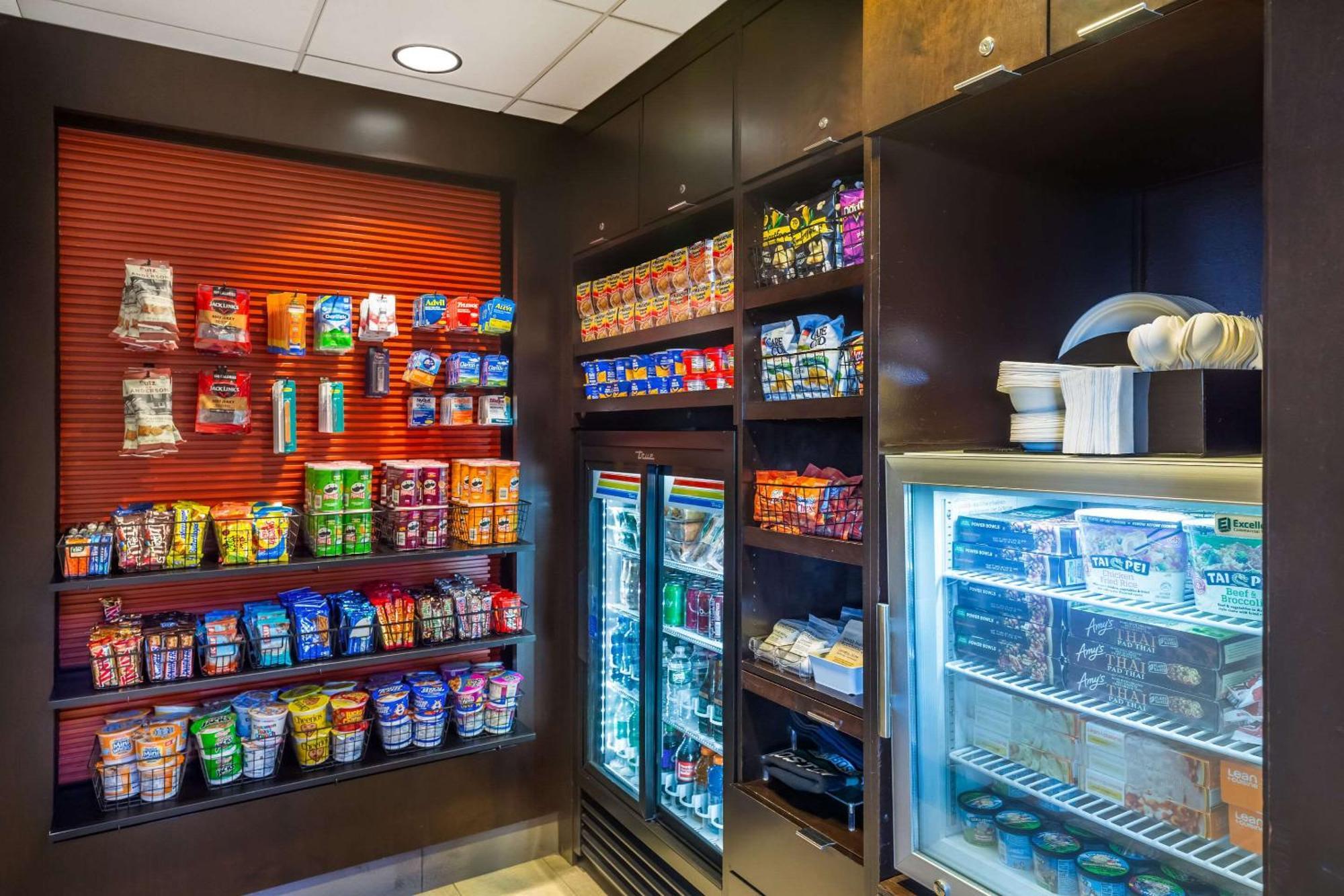 Comfort Inn&Suites Logan International Airport Revere Bagian luar foto