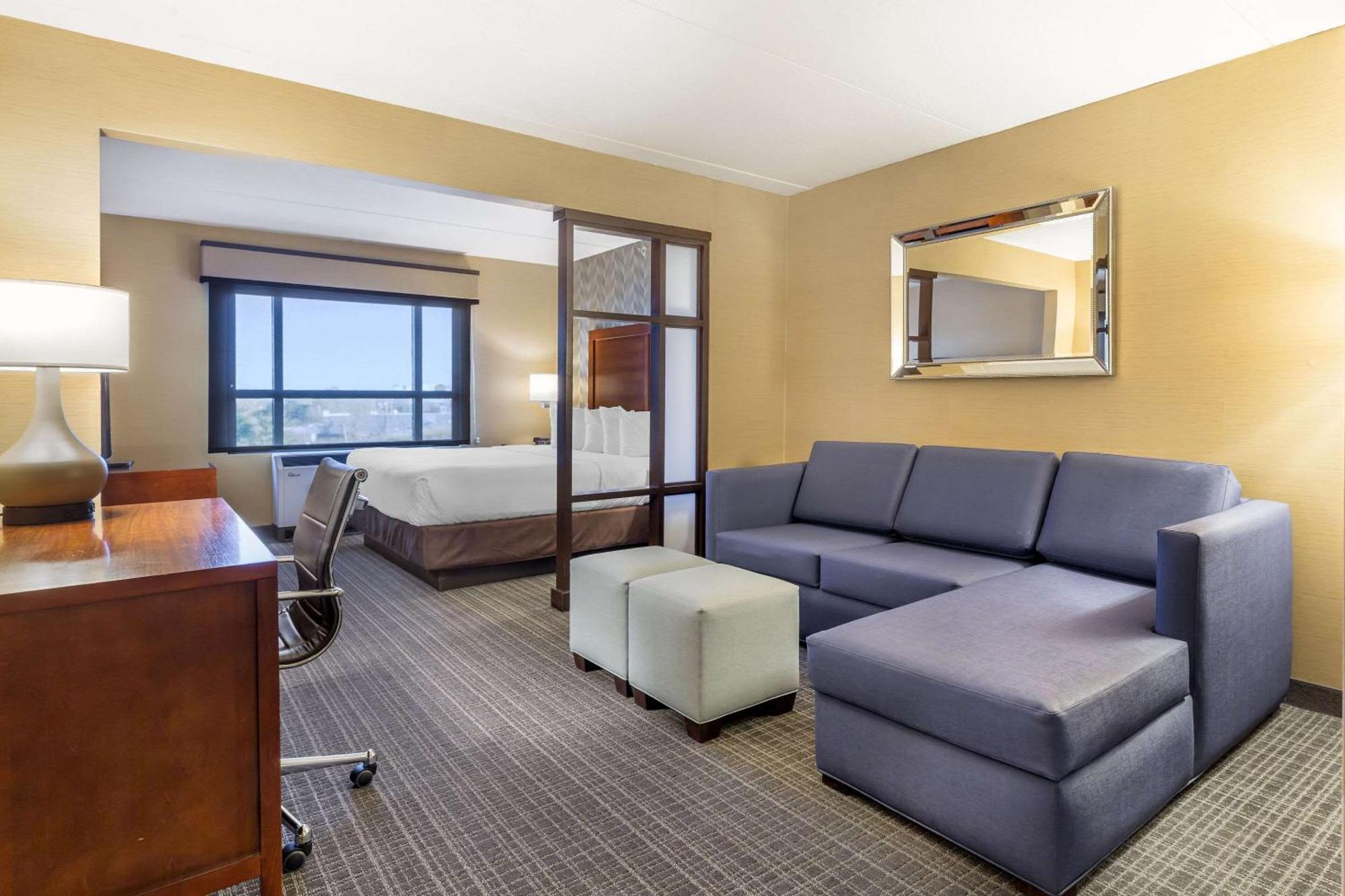 Comfort Inn&Suites Logan International Airport Revere Bagian luar foto