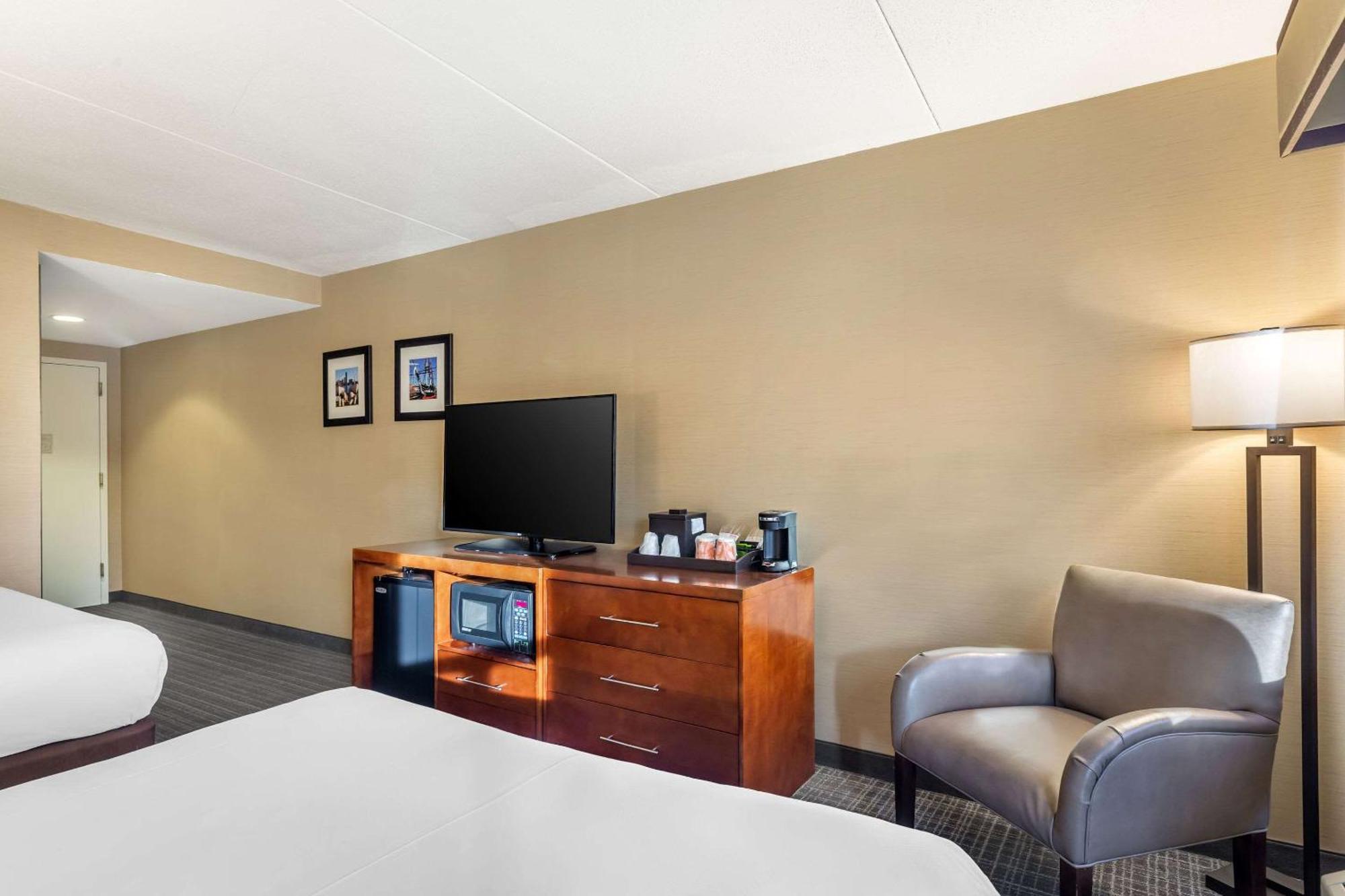 Comfort Inn&Suites Logan International Airport Revere Bagian luar foto
