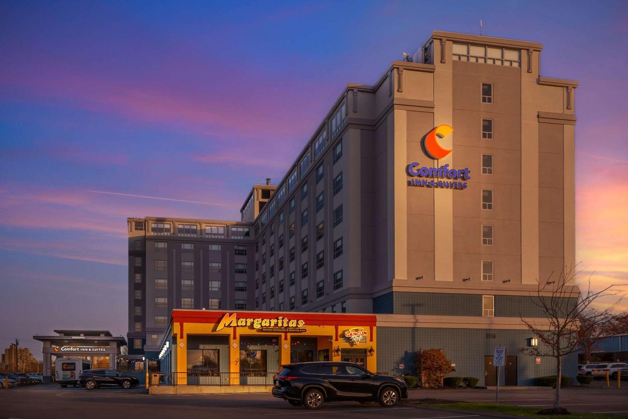 Comfort Inn&Suites Logan International Airport Revere Bagian luar foto