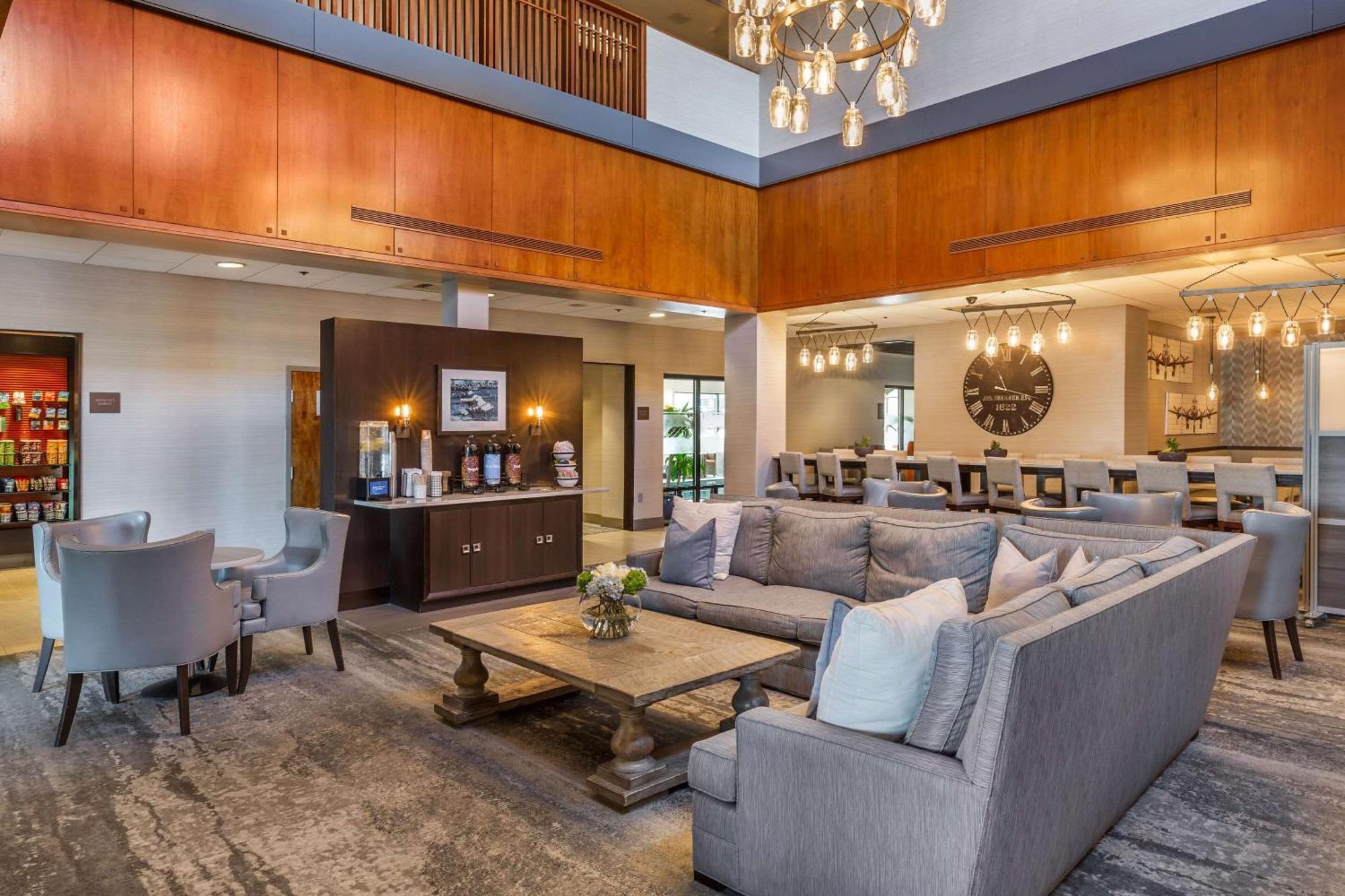 Comfort Inn&Suites Logan International Airport Revere Bagian luar foto