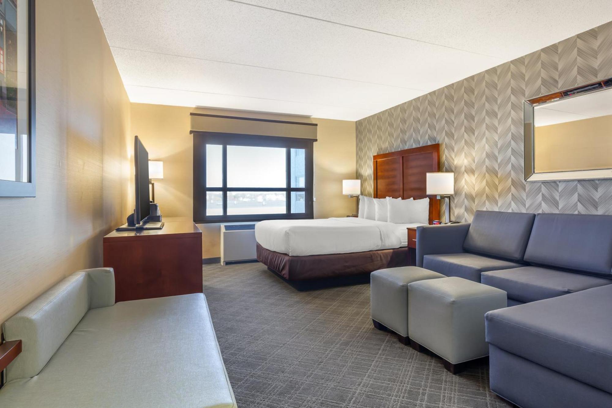 Comfort Inn&Suites Logan International Airport Revere Bagian luar foto
